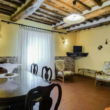 With Pool And Private Terrace In Tuscany Appartement Colle di Compito